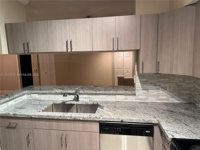 17150 N Bay Road 2102, Sunny Isles Beach, FL 33160