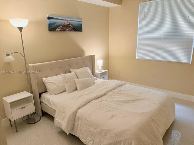 17150 N Bay Road 2102, Sunny Isles Beach, FL 33160