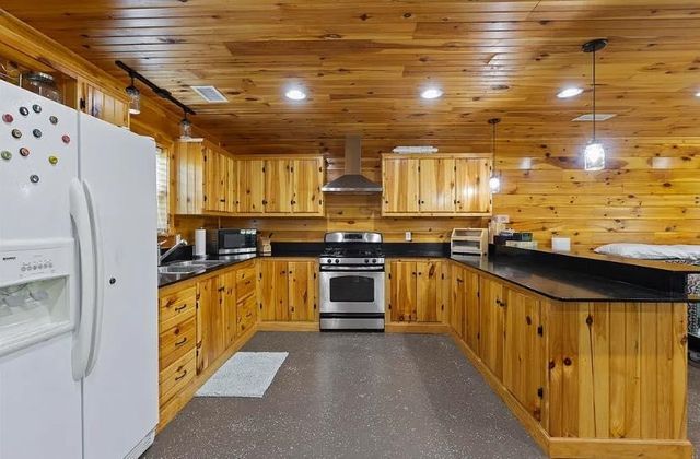 64 Highway 521, Andrews, SC 29510