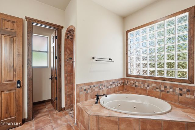 5328 SUSAN JEAN Court, El Paso, TX 79932