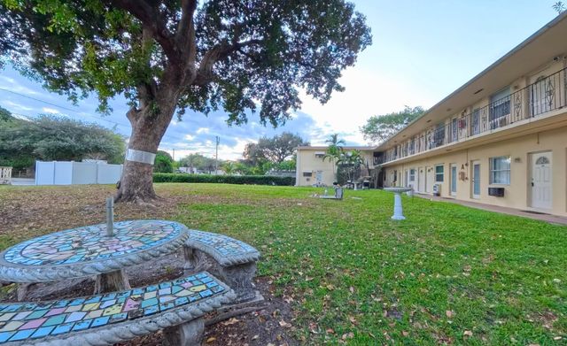 2621 Grant Street 10A, Hollywood, FL 33020