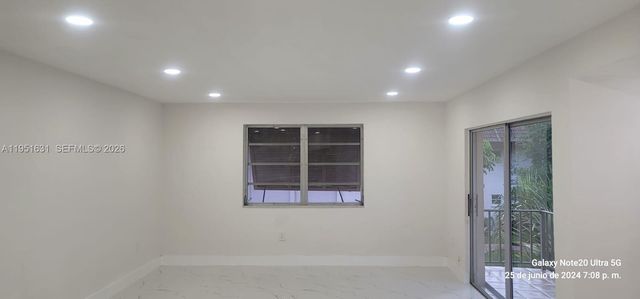 9402 SW 77th Ave L8, Miami, FL 33156