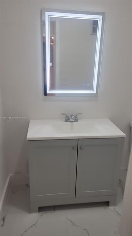 9402 SW 77th Ave L8, Miami, FL 33156