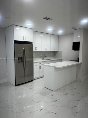 9402 SW 77th Ave L8, Miami, FL 33156