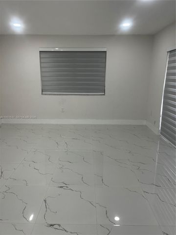 9402 SW 77th Ave L8, Miami, FL 33156