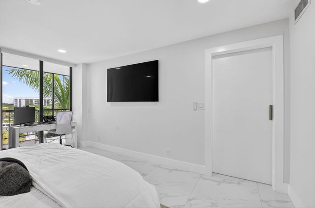 7738 Lakeside Boulevard 362, Boca Raton, FL 33434