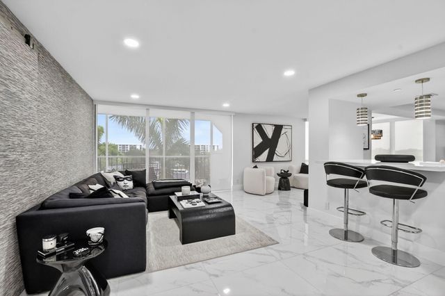 7738 Lakeside Boulevard 362, Boca Raton, FL 33434