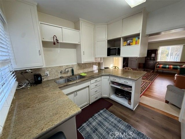 17415 Burbank Drive, Encino (los Angeles), CA 91316