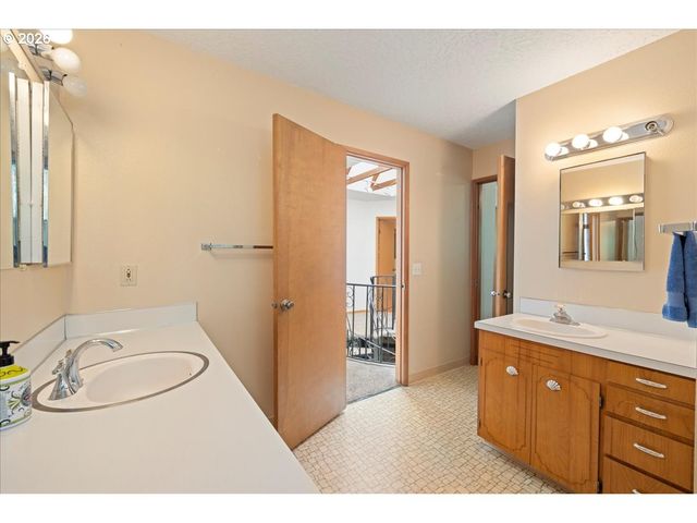 22665 Sw SCHALTENBRAND Ln, Sherwood, OR 97140