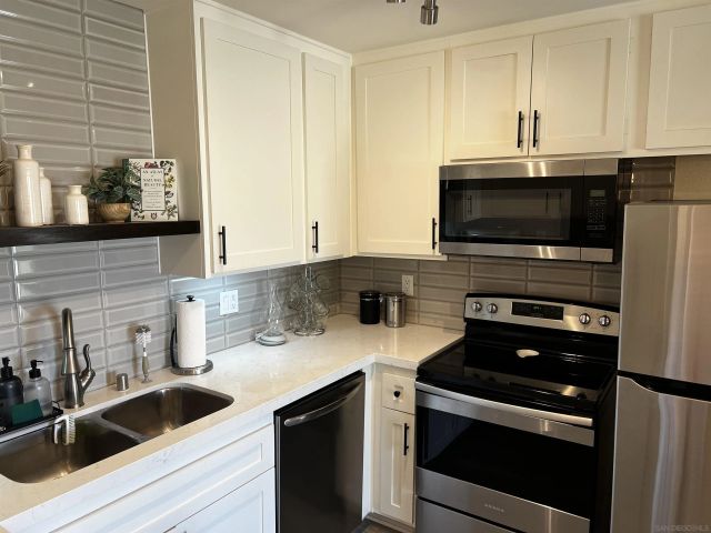 6350 Genesee Ave. 316, San Diego, CA 92122