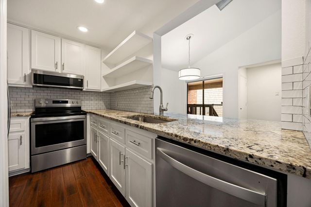 2829 Timmons Lane 130, Houston, TX 77027