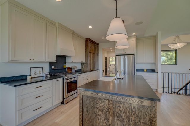 908 Gavin Pass, Hudson, WI 54016
