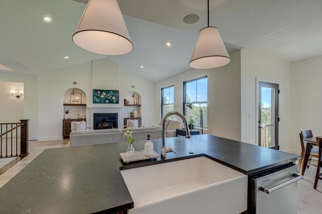 908 Gavin Pass, Hudson, WI 54016
