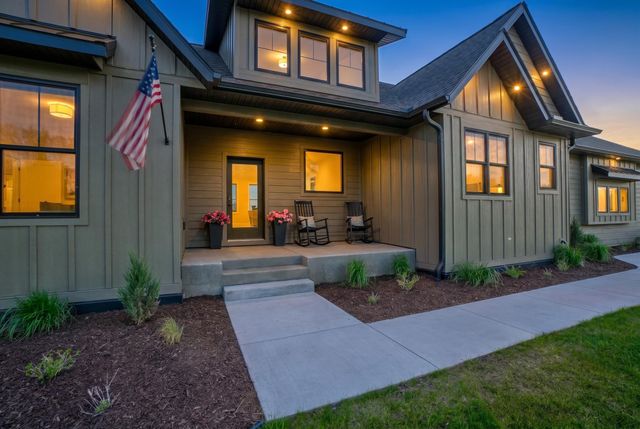 908 Gavin Pass, Hudson, WI 54016