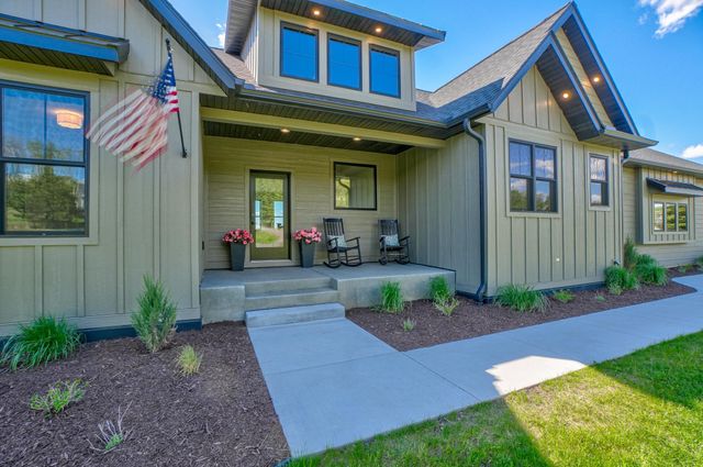 908 Gavin Pass, Hudson, WI 54016