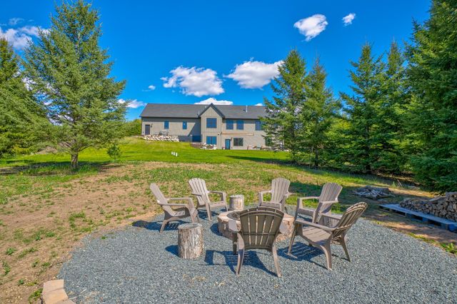 908 Gavin Pass, Hudson, WI 54016