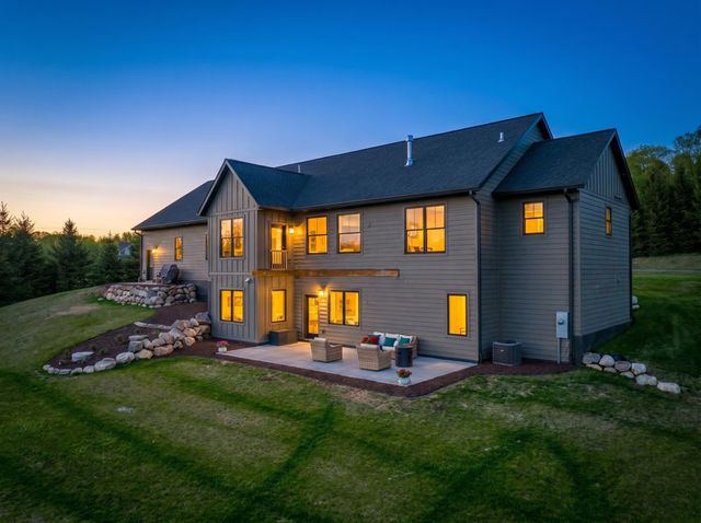 908 Gavin Pass, Hudson, WI 54016