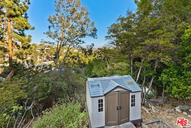 2274 Vasanta Way, Los Angeles, CA 90068