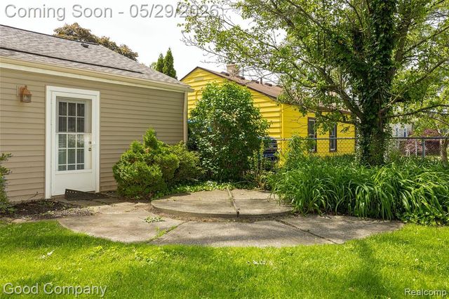 1605 E Hazelhurst Street, Ferndale, MI 48220