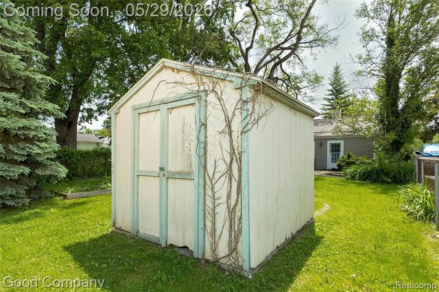 1605 E Hazelhurst Street, Ferndale, MI 48220