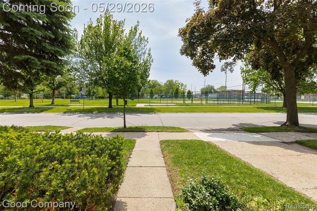 1605 E Hazelhurst Street, Ferndale, MI 48220