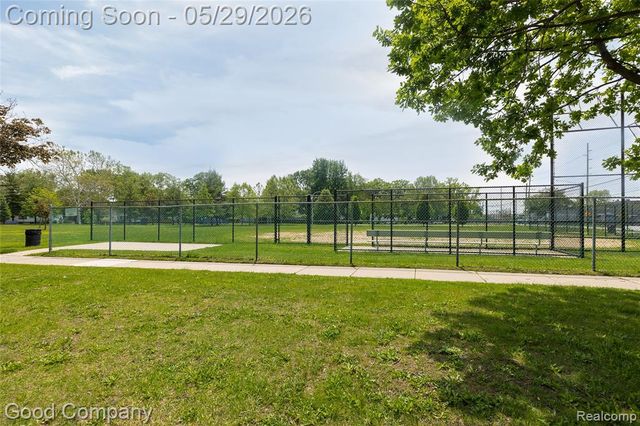1605 E Hazelhurst Street, Ferndale, MI 48220