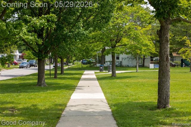 1605 E Hazelhurst Street, Ferndale, MI 48220
