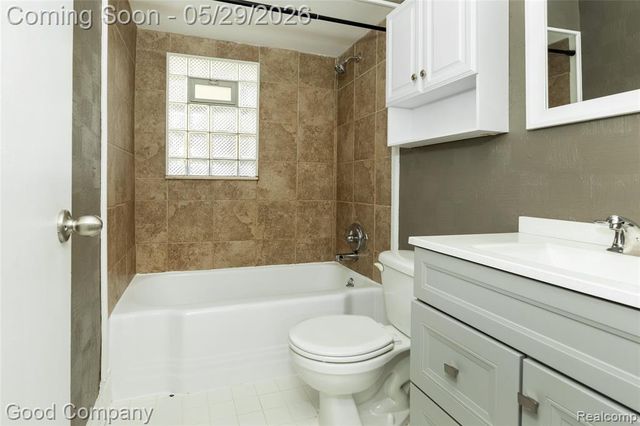 1605 E Hazelhurst Street, Ferndale, MI 48220