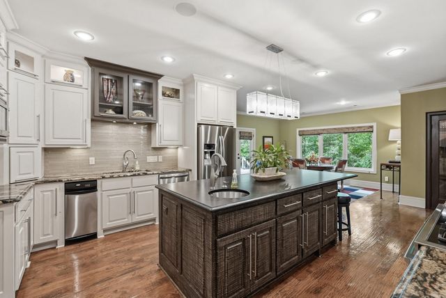 32 Winthrop Point, Little Rock, AR 72211