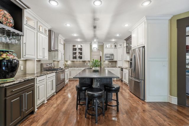 32 Winthrop Point, Little Rock, AR 72211