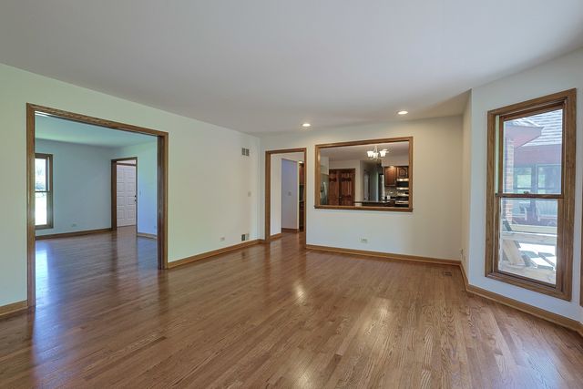 37 Mark Drive, Hawthorn Woods, IL 60047
