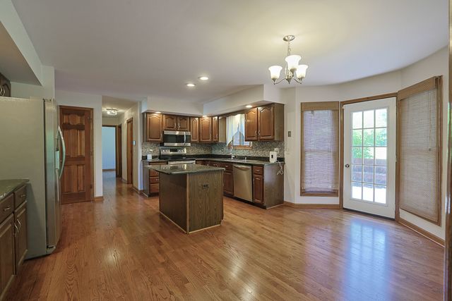 37 Mark Drive, Hawthorn Woods, IL 60047