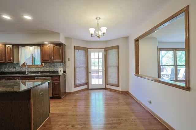 37 Mark Drive, Hawthorn Woods, IL 60047