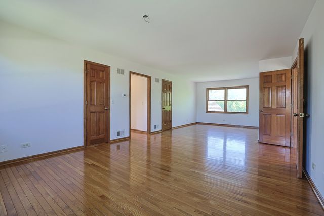 37 Mark Drive, Hawthorn Woods, IL 60047