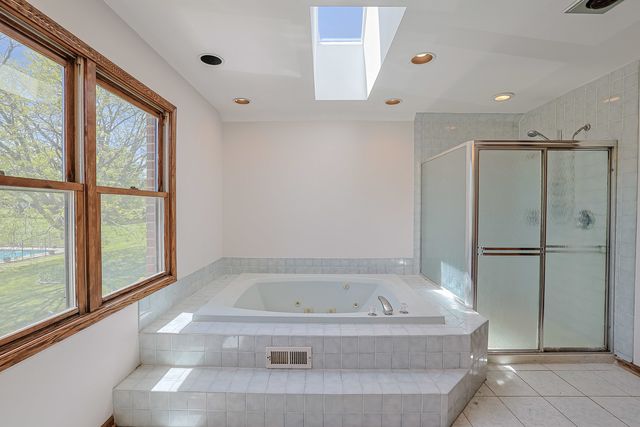 37 Mark Drive, Hawthorn Woods, IL 60047