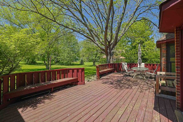 37 Mark Drive, Hawthorn Woods, IL 60047