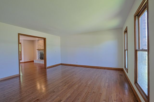 37 Mark Drive, Hawthorn Woods, IL 60047