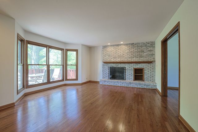 37 Mark Drive, Hawthorn Woods, IL 60047