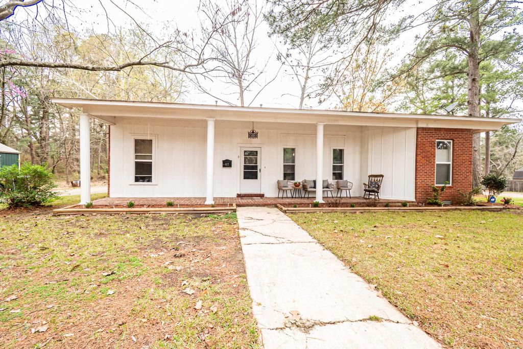 417 Pledger St, Fordyce, AR 71742