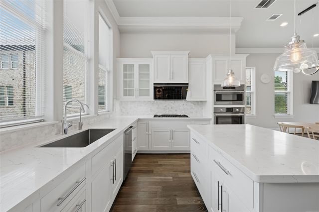 8612 Emnora Lane, Houston, TX 77080