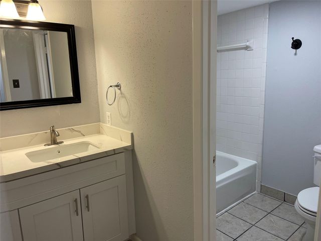 5210 Woodlawn Place, Bellaire, TX 77401