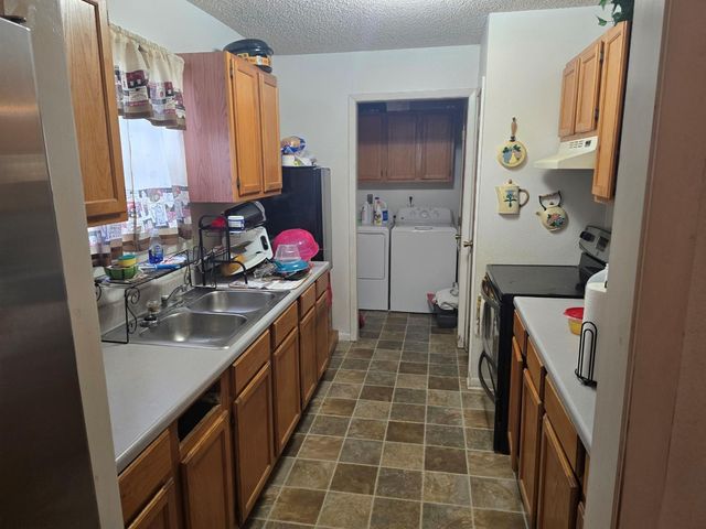 1517 School ST, Gonzales, TX 78629