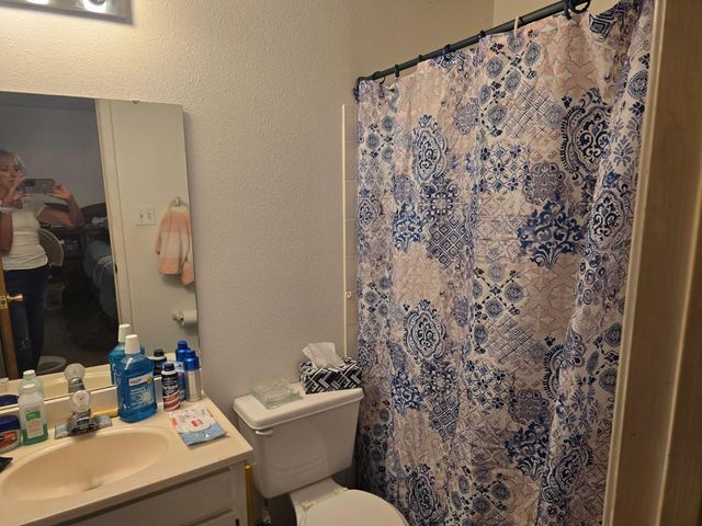1517 School ST, Gonzales, TX 78629