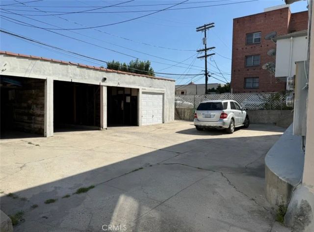 328 N Mariposa, Los Angeles, CA 90004