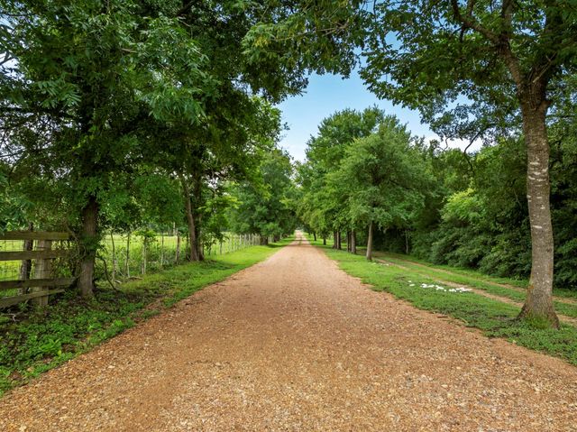 202 Blackberry Lane, Washington, TX 77880