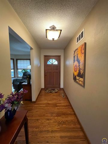 5509 SW 24th ST, Topeka, KS 66614