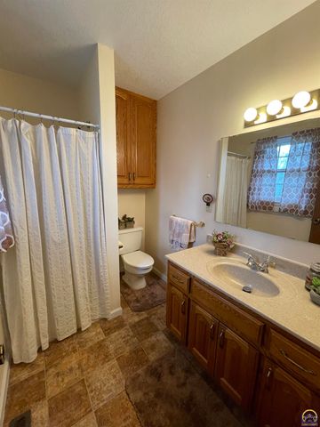 5509 SW 24th ST, Topeka, KS 66614