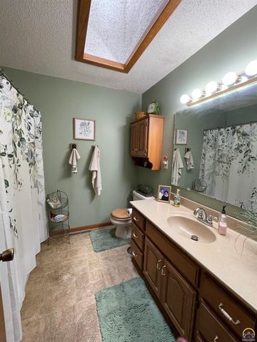 5509 SW 24th ST, Topeka, KS 66614