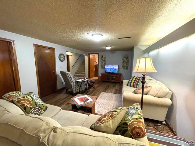 5509 SW 24th ST, Topeka, KS 66614