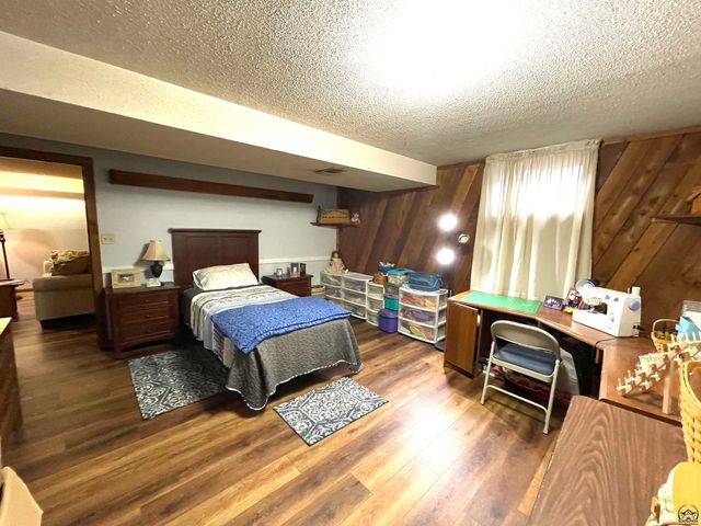 5509 SW 24th ST, Topeka, KS 66614